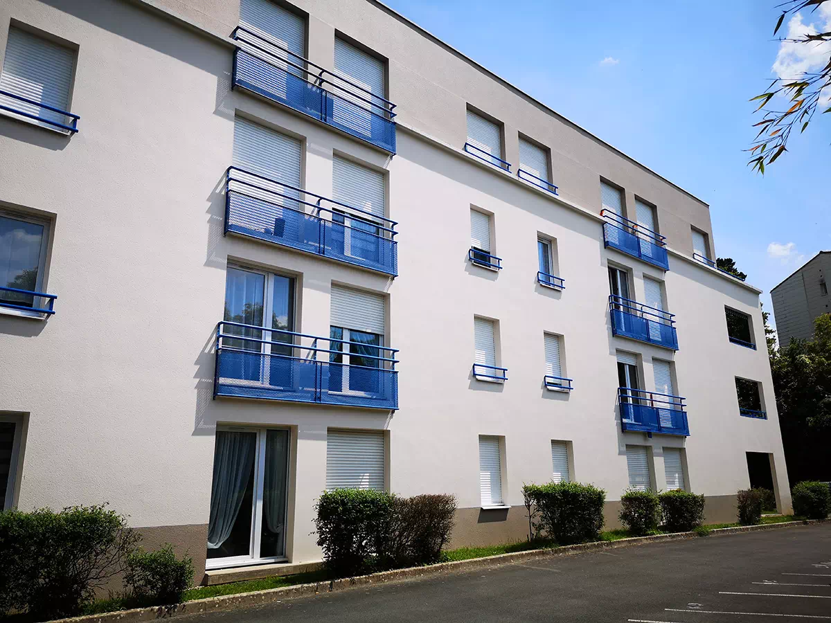 realisation-ravalement-facade-larochesuryon-favreau-peinture (3) realisation-ravalement-facade-larochesuryon-favreau-peinture (3)
